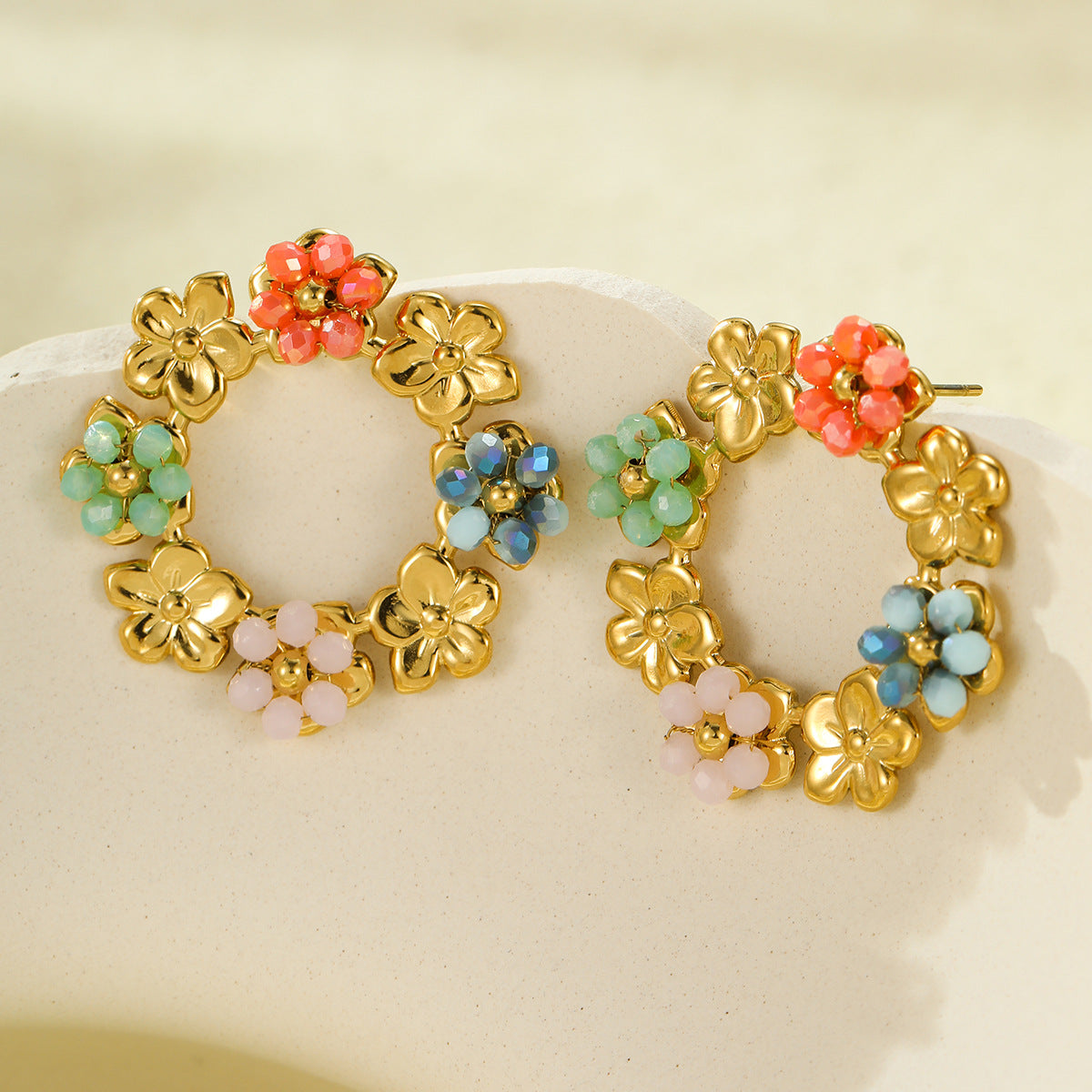 Pendientes de perlas y flores de estilo vintage con baño de oro de 18 quilates en acero inoxidable