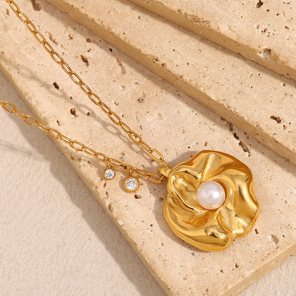 Vintage Chic Irregular Flower Pendant Necklace for Women in Stainless Steel with 18K Gold Plating and Pearl Accents