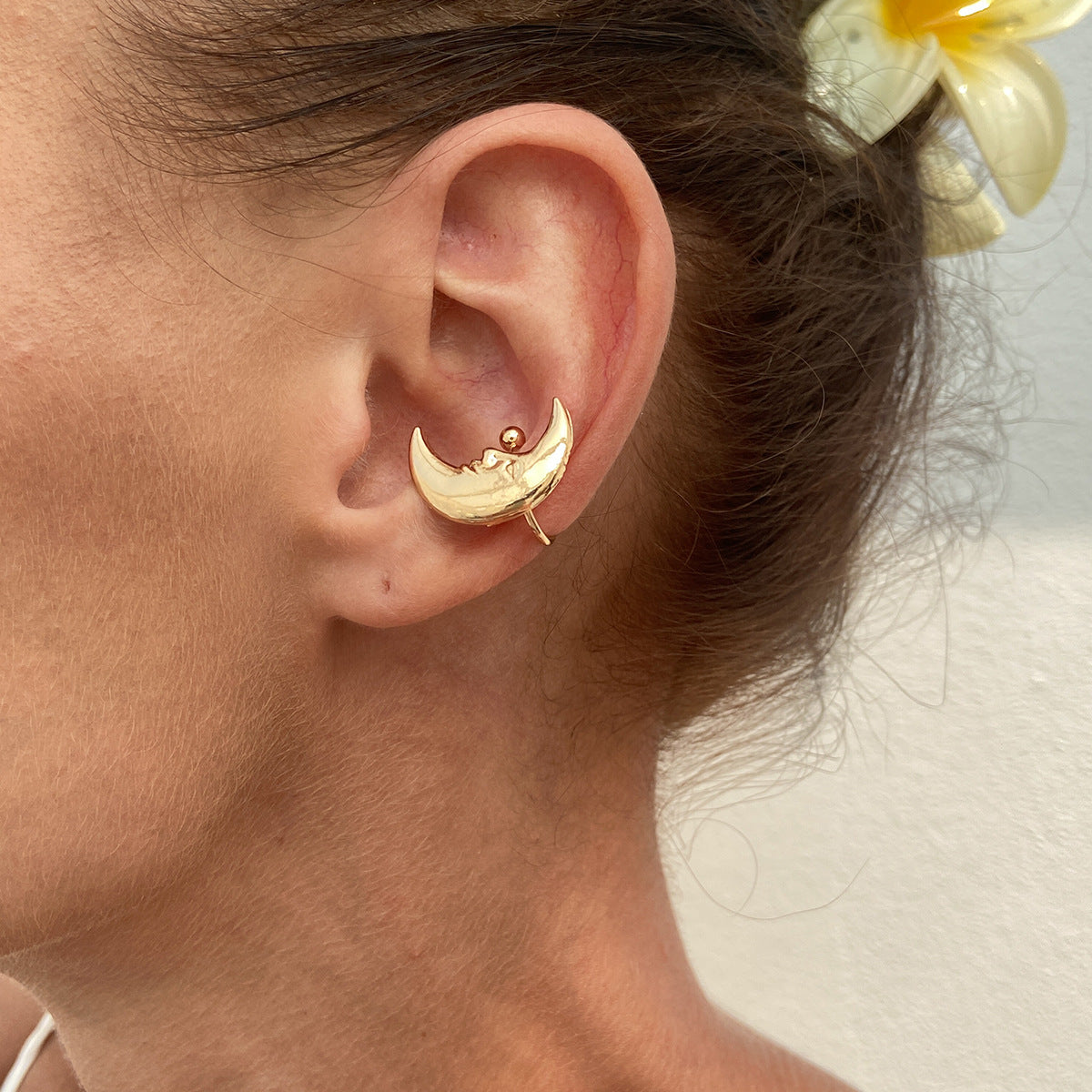 Minimalist Floral Ocean-Inspired Ear Cuff for Women Made of Alloy with Plated Finish No-Piercing Scallop Star Moon Design