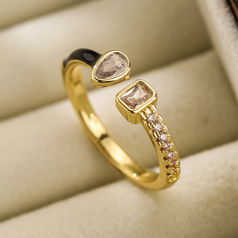 Anello Aperto Geometrico Minimalista da Donna in Ottone con Placcatura in Oro Vero e Finitura Smaltata con Intarsio in Zirconia Cubica