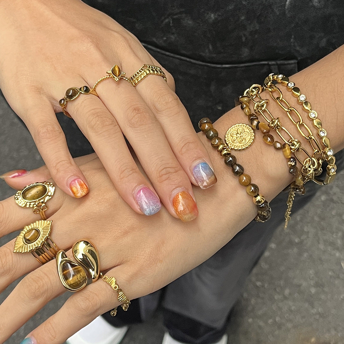 Anello Occhio di Tigre Geometrico in Acciaio al Titanio con Placcatura Sottovuoto PVD Oro per Donna Accessorio di Moda in Acciaio Inossidabile