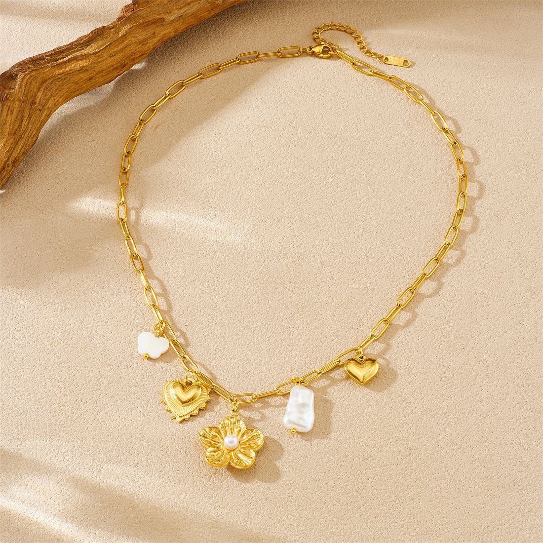 Gold Plated Stainless Steel Geometric Heart Floral Pendant Necklace with Imitation Pearl Curb Chain for Women