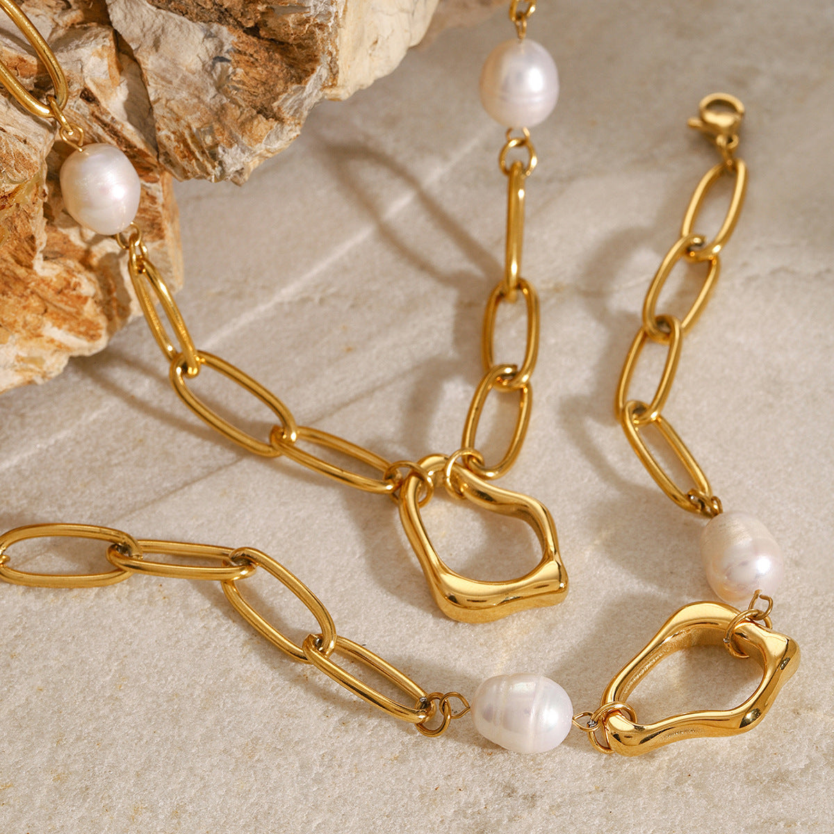 Collar de perlas de onda de acero inoxidable chapado en oro de 18 quilates para mujer