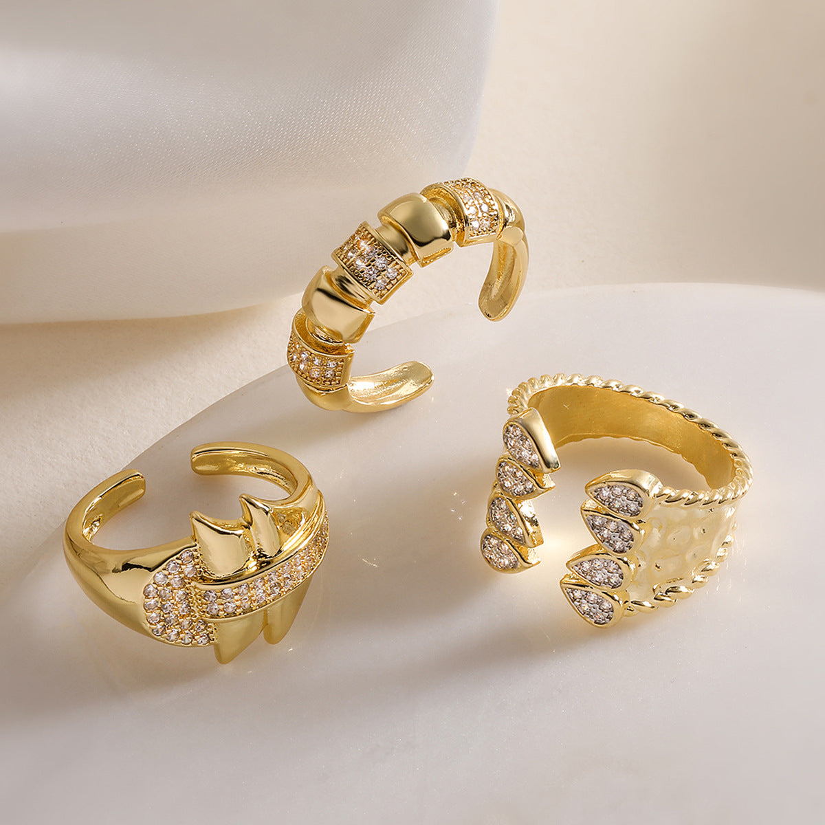 Minimalist Geometric Open Ring for Women Made of Copper with 18K Gold Plating and Micro-Paved Zircon