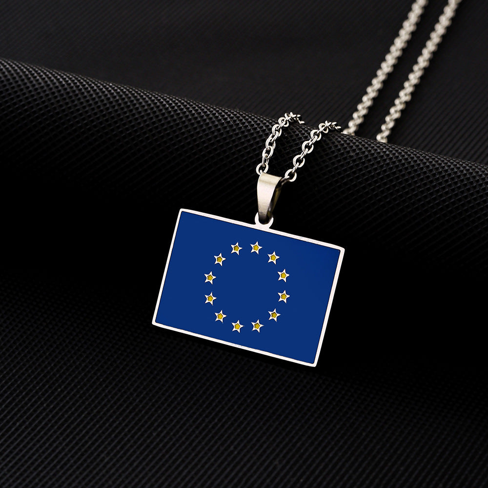 Collana con Pendente Geometrico alla Moda in Acciaio Inossidabile con Finitura Smaltata e Catena a Maglie O per Uso Unisex
