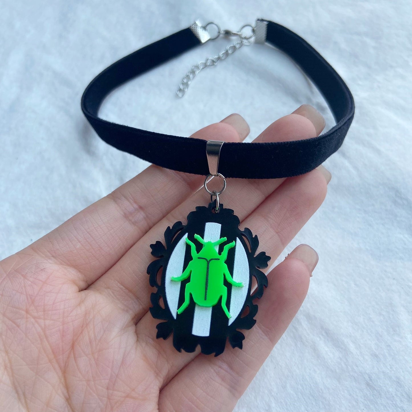 Sweet-Edgy Velvet Choker Necklace with Acrylic Star Snowflake Bat Skull Heart Pendant in Geometric and Insect Shapes