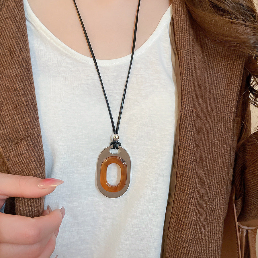 Collana con ciondolo geometrico minimalista in rame placcato da donna, catena maglione di lusso leggera