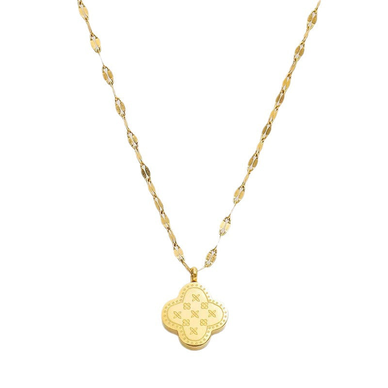 Minimalist Clover Bracelet for Women in Titanium Steel with Gold Plating and Wavy Chain Design