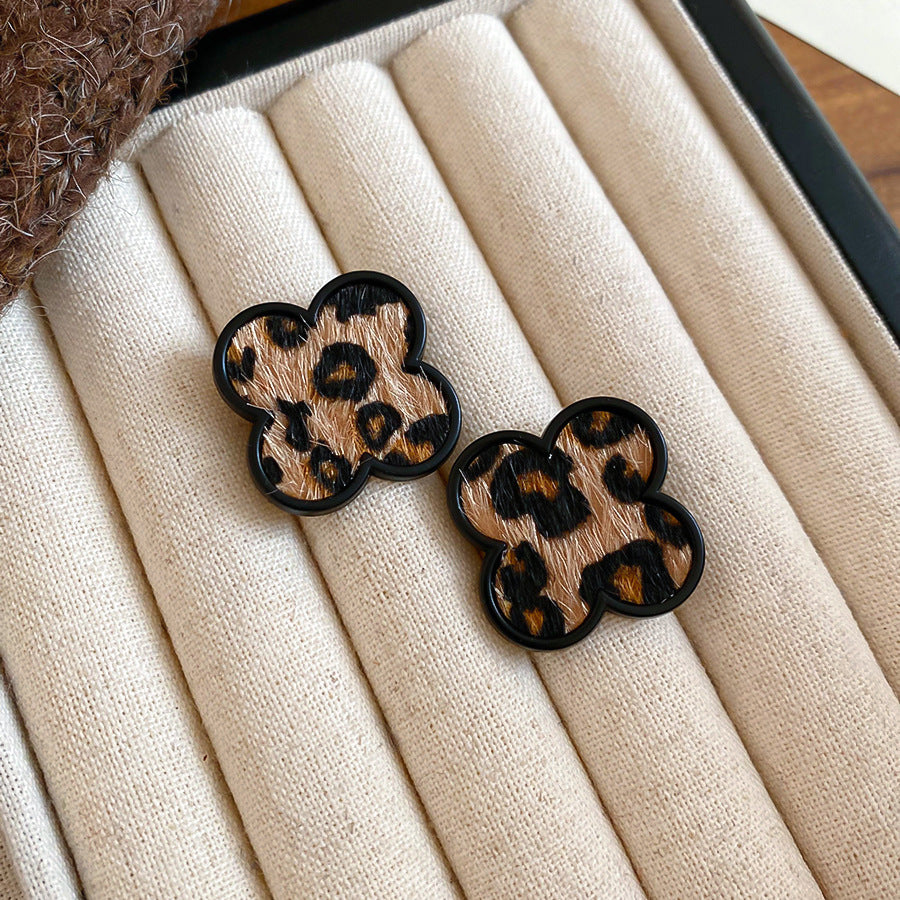 Pendientes de tuerca retro geométricos con diseño de estampado de leopardo con textura de terciopelo para mujer, aleación galvanizada, accesorio de moda minimalista de lujo