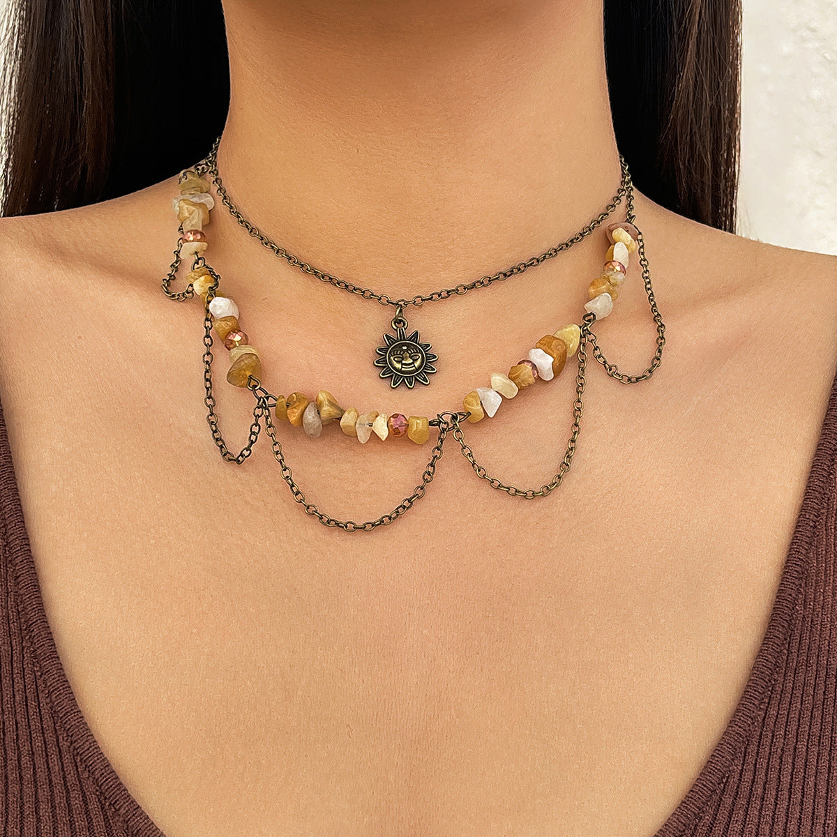 Collar de Piedra Triturada Irregular Estilo Mamba Menta, Dulce y Atrevido, para Mujer con Colgante de Luna, Diseño en Capas, Aleación Electrochapada, Cuentas de Imitación de Perlas y Acentos de Borlas