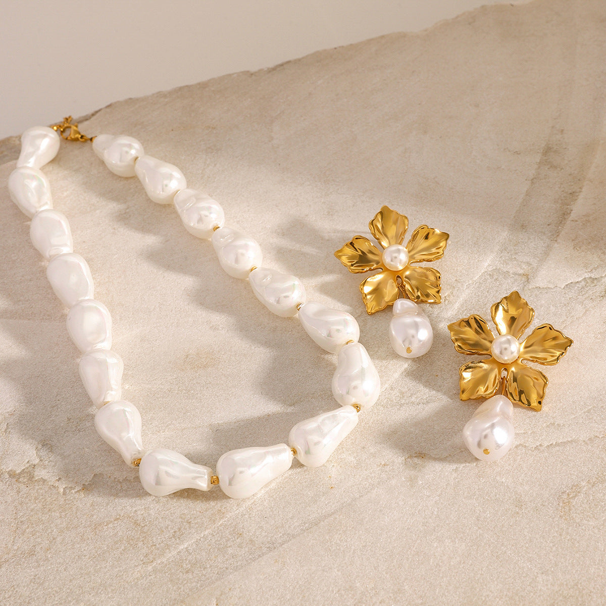 Collana Vintage Floreale con Perle Barocche in Acciaio Inossidabile Placcato Oro 18K da Donna