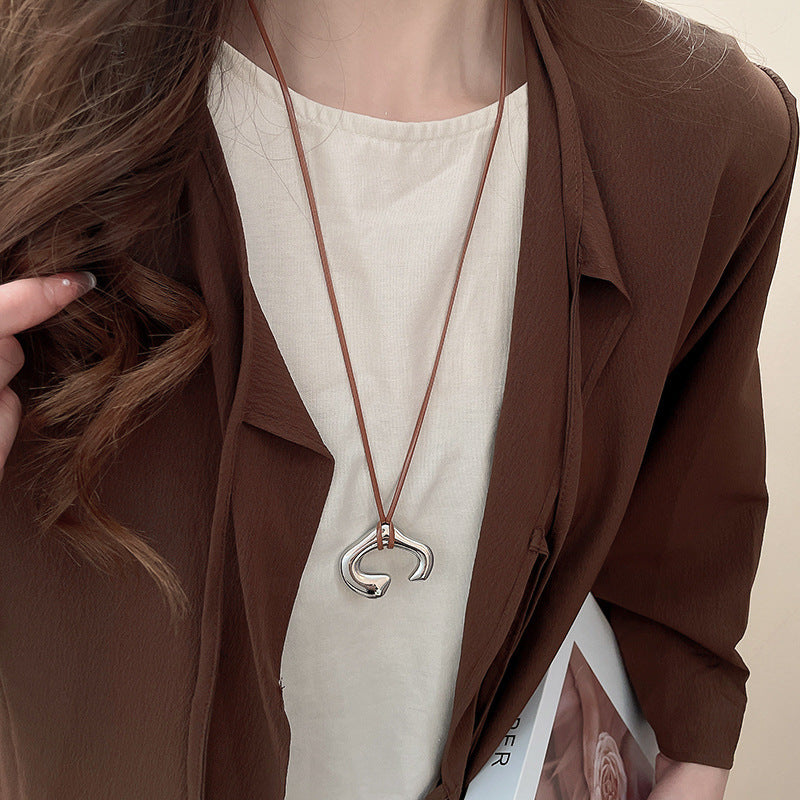 Collana con ciondolo a goccia minimalista dai toni freddi in lega placcata per donna, catena per maglione casual