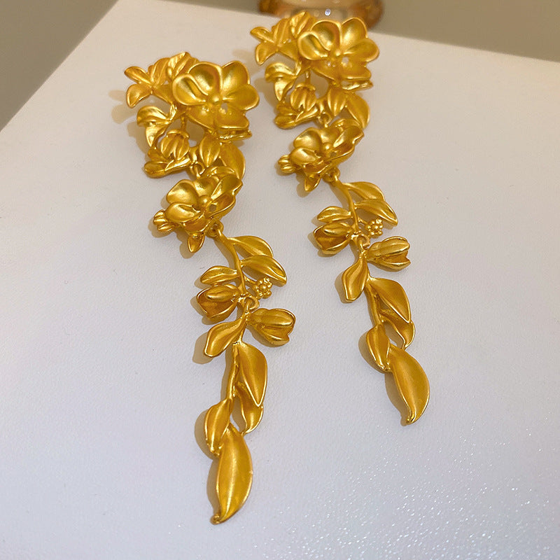 Pendientes Geométricos Vintage con Acentos de Perlas y Base de Cobre Chapado en Oro para Mujer