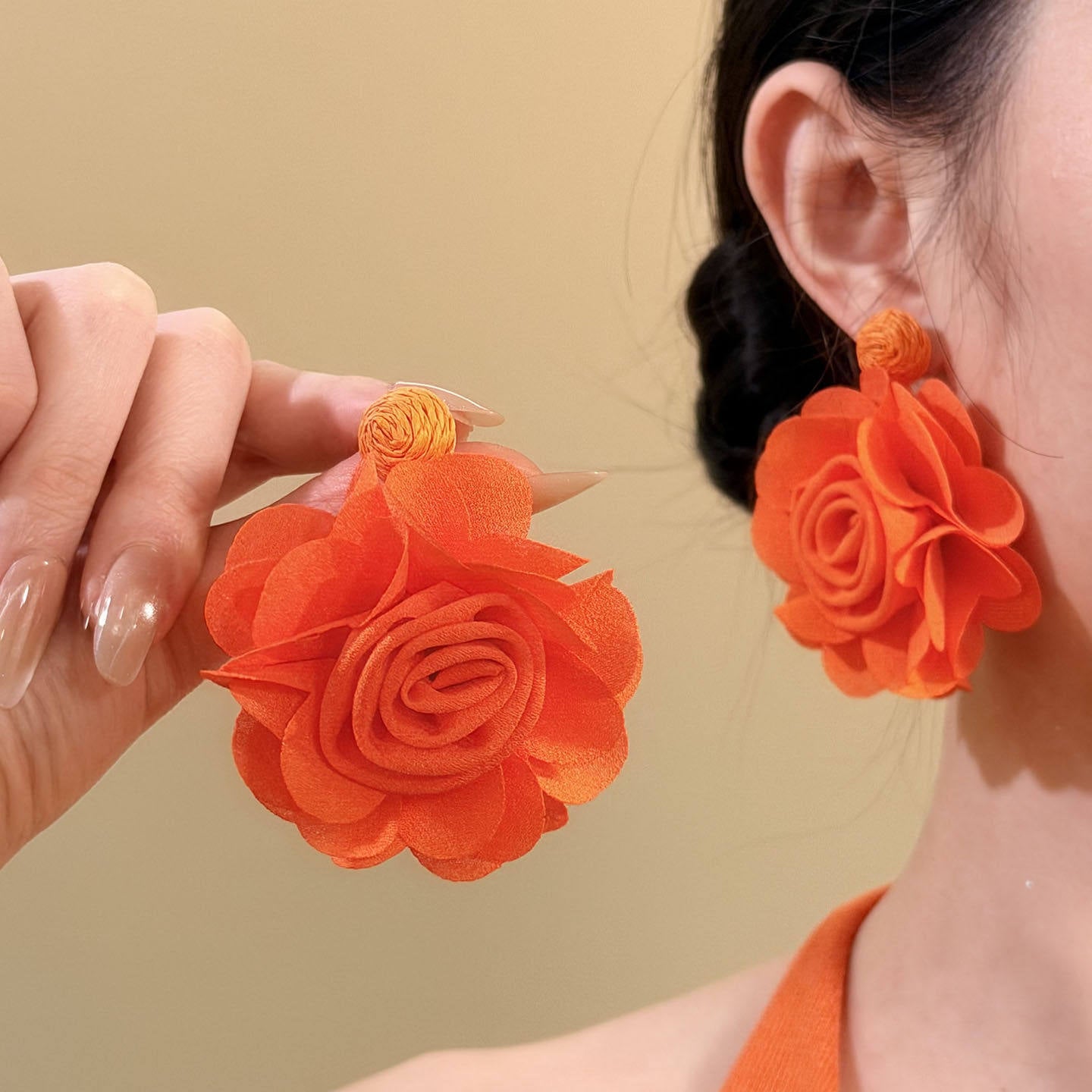 Orecchini a perno eleganti floreali in rame placcato con perni in acciaio inossidabile da donna, stile dolce e minimalista per vacanze al mare, gioielli per orecchie leggeri di lusso
