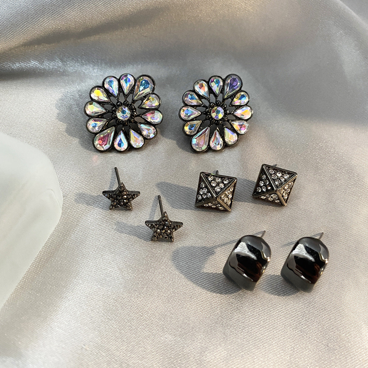 Minimalist Sweet Gun Black Plated Alloy C-Shape Round Geometric Rhinestone Stud Earrings Set with Stainless Steel Posts