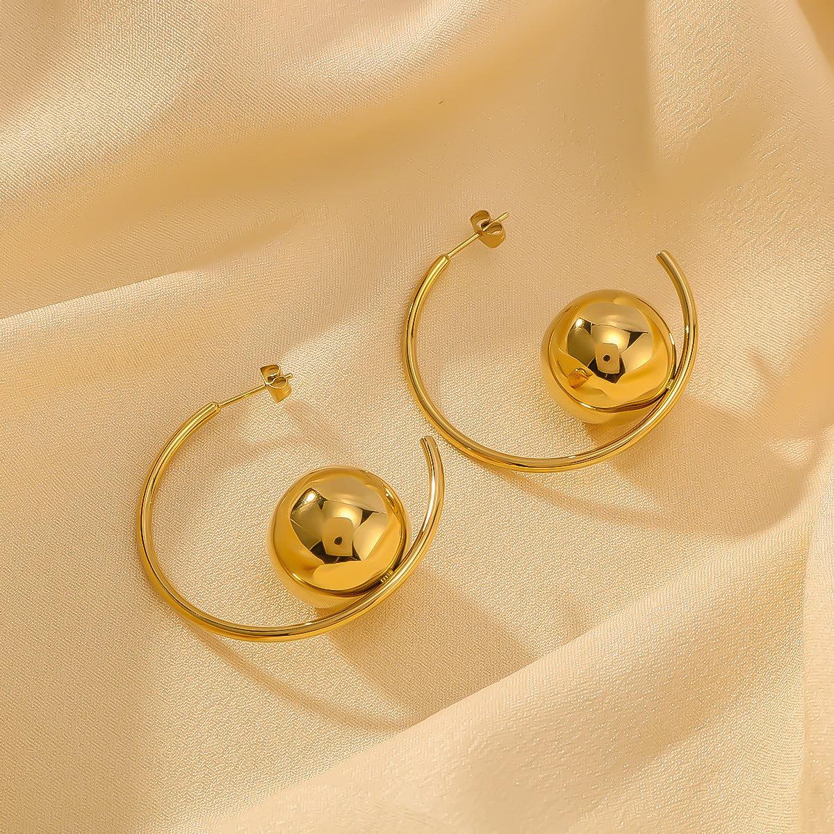 Minimalist Geometric C-Shaped Hollow Stainless Steel Earrings with Lightweight Spherical Design and 18K Vacuum Plating Finish