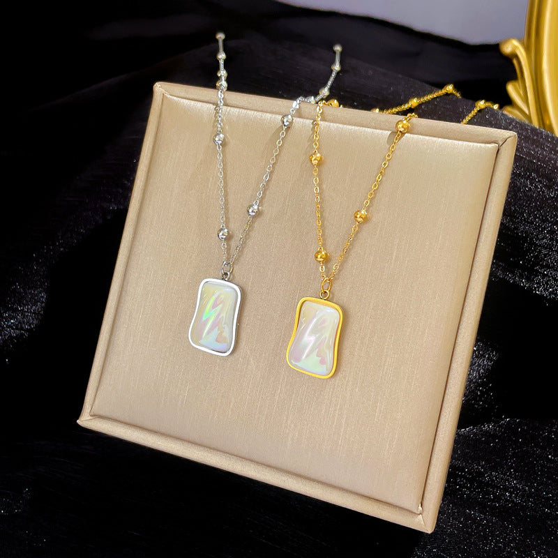 Collana Minimalista in Acciaio al Titanio Geometrico Ispirata alla Sirena con Placcatura in Oro per Donne e Uomini