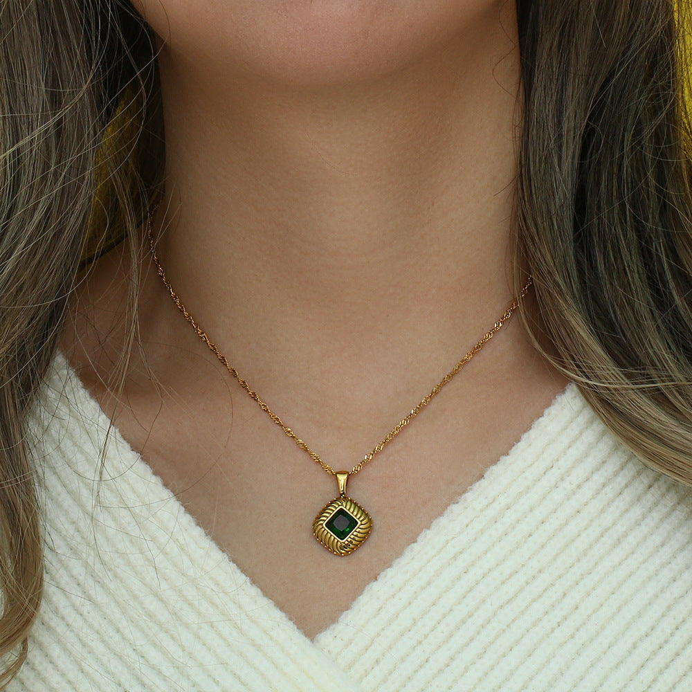Collana con ciondolo in zircone a forma di rombo in acciaio inossidabile retrò minimalista da donna con finitura placcata