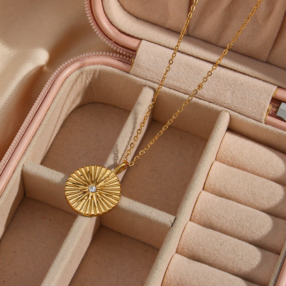 Fashionable Geometric Octagram Pendant Necklace for Women in Stainless Steel with 18K Gold Plating