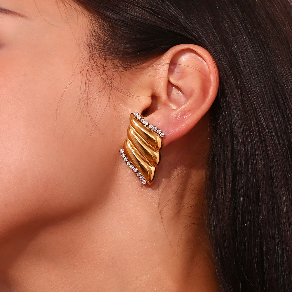 Fashionable Minimalist Geometric Angel Wing Stud Earrings for Women in Stainless Steel with 18K Gold Plating and Zirconia Inlay