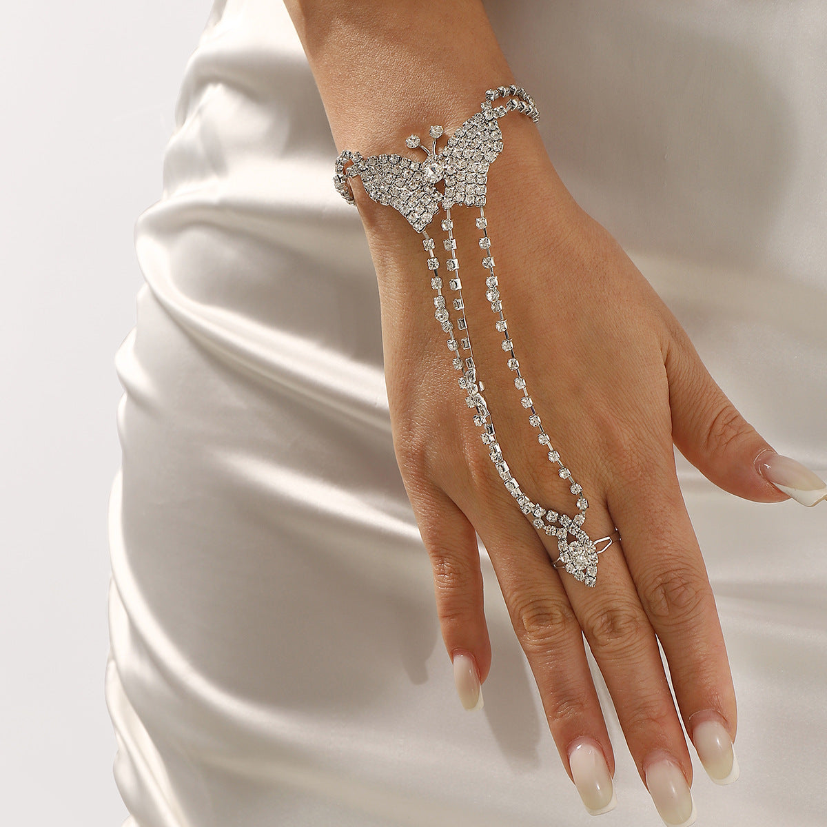Fashion OL Butterfly-Shaped Rhinestone-Set Hand Chain Bracelet for Women with Animal Motif and Elegant Design