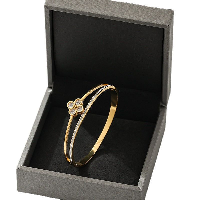 Fashion Minimalist Four-Leaf Clover Titanium Steel Bracelet for Women with Rose Gold Plating