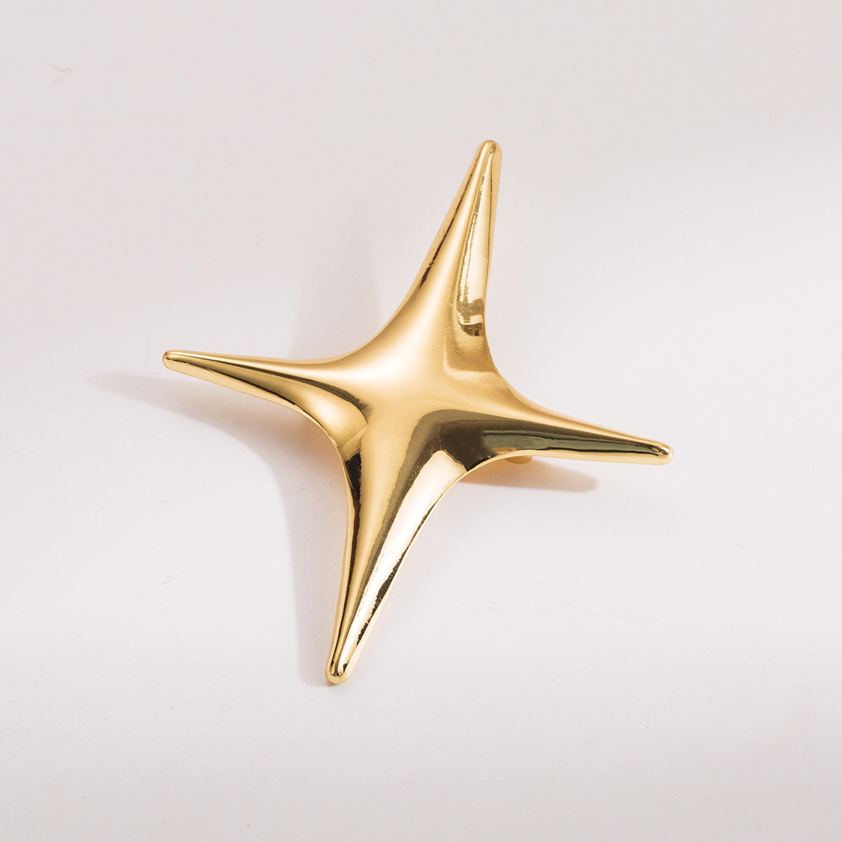Broche con diseño geométrico dulce y atrevido de aleación chapada en oro para mujer con acabado pulido y atractivo chic minimalista