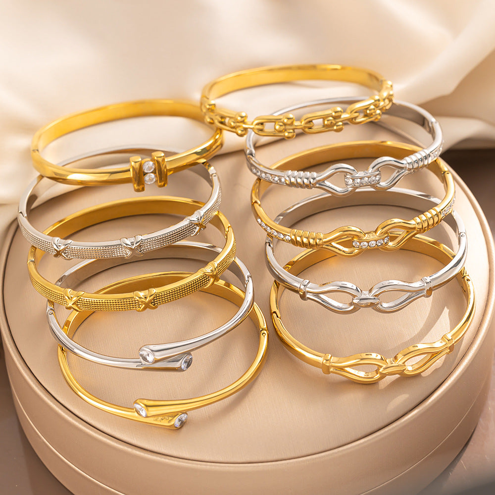 Bracciale Minimalista in Acciaio Inossidabile da Donna con Placcatura in Acciaio al Titanio e Intarsio di Strass a Forma Geometrica Ovale