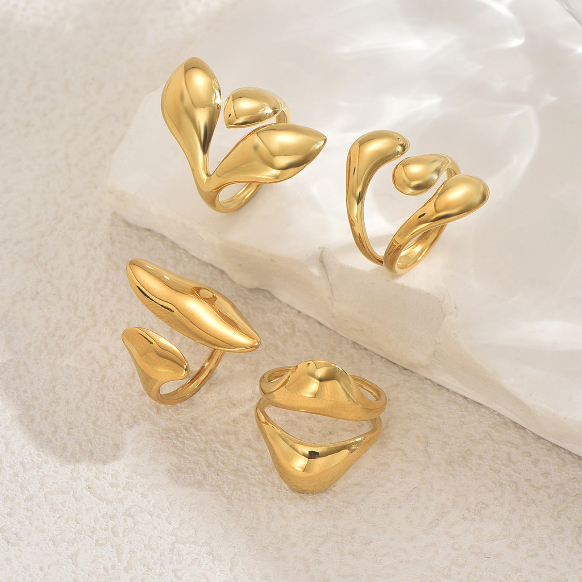 Geometric Twist Line Design Ring Set in Zinc Alloy with Plated Finish for Women