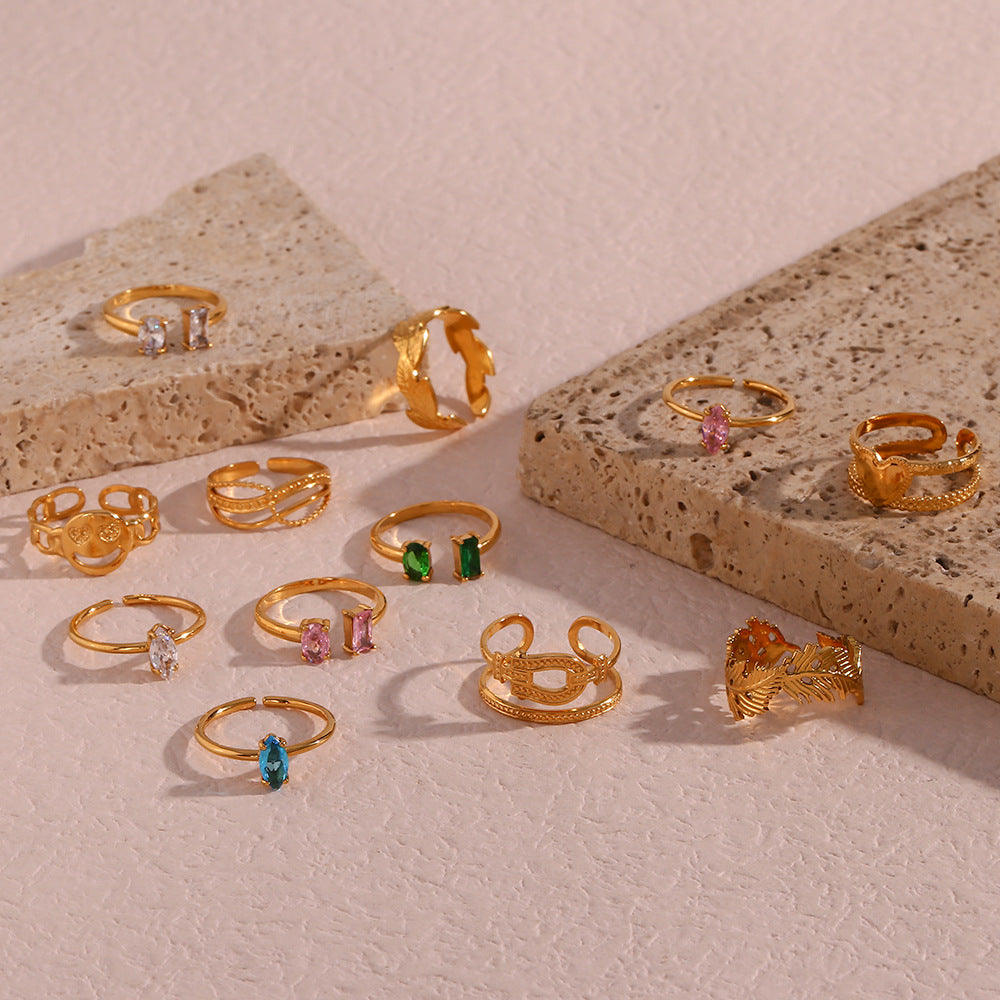 Anello Minimalista Geometrico in Acciaio Inossidabile Placcato Oro 18K con Intarsio di Zirconi da Donna