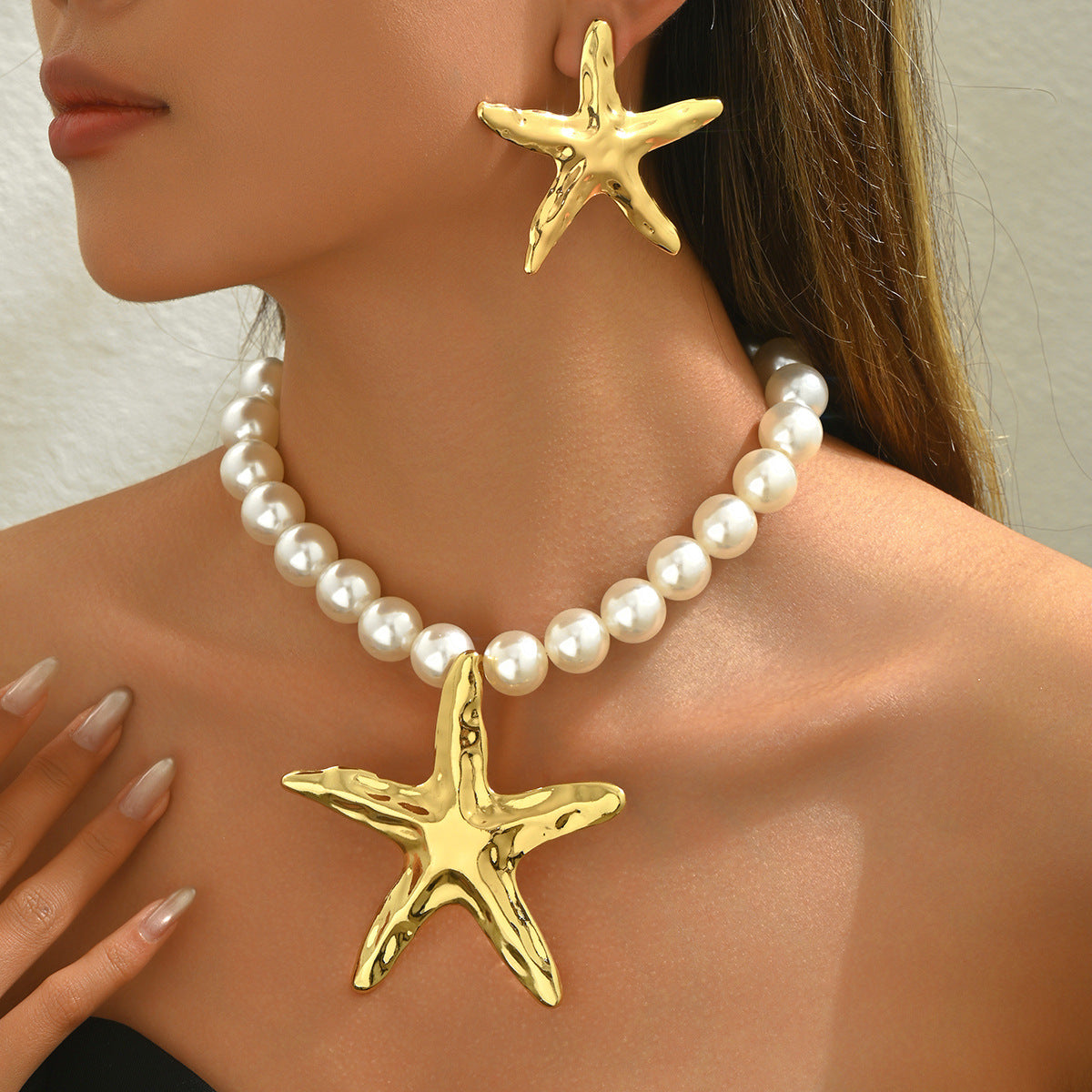 Collana e orecchini a forma di stella marina alla moda da donna con ciondolo in lega e perle d'acqua dolce su catena a sfere