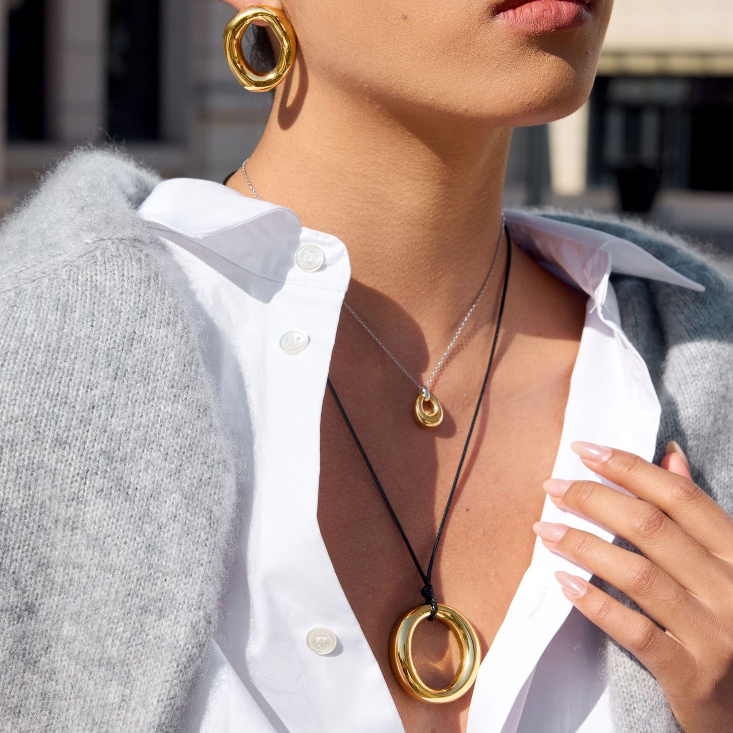Collana con ciondolo a cuore minimalista in acciaio al titanio con set di orecchini a cerchio in acciaio inossidabile galvanizzato per donna