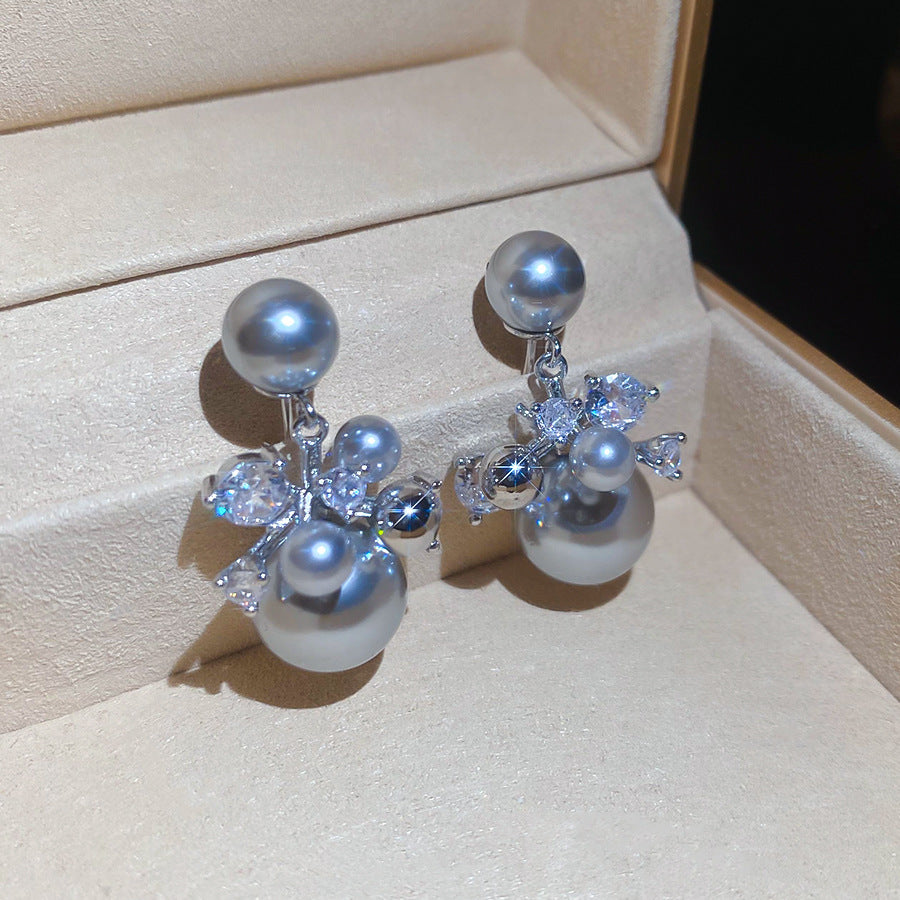 Orecchini da donna vintage eleganti a forma di stella geometrica con perle simulate e zirconi, perni in acciaio placcato