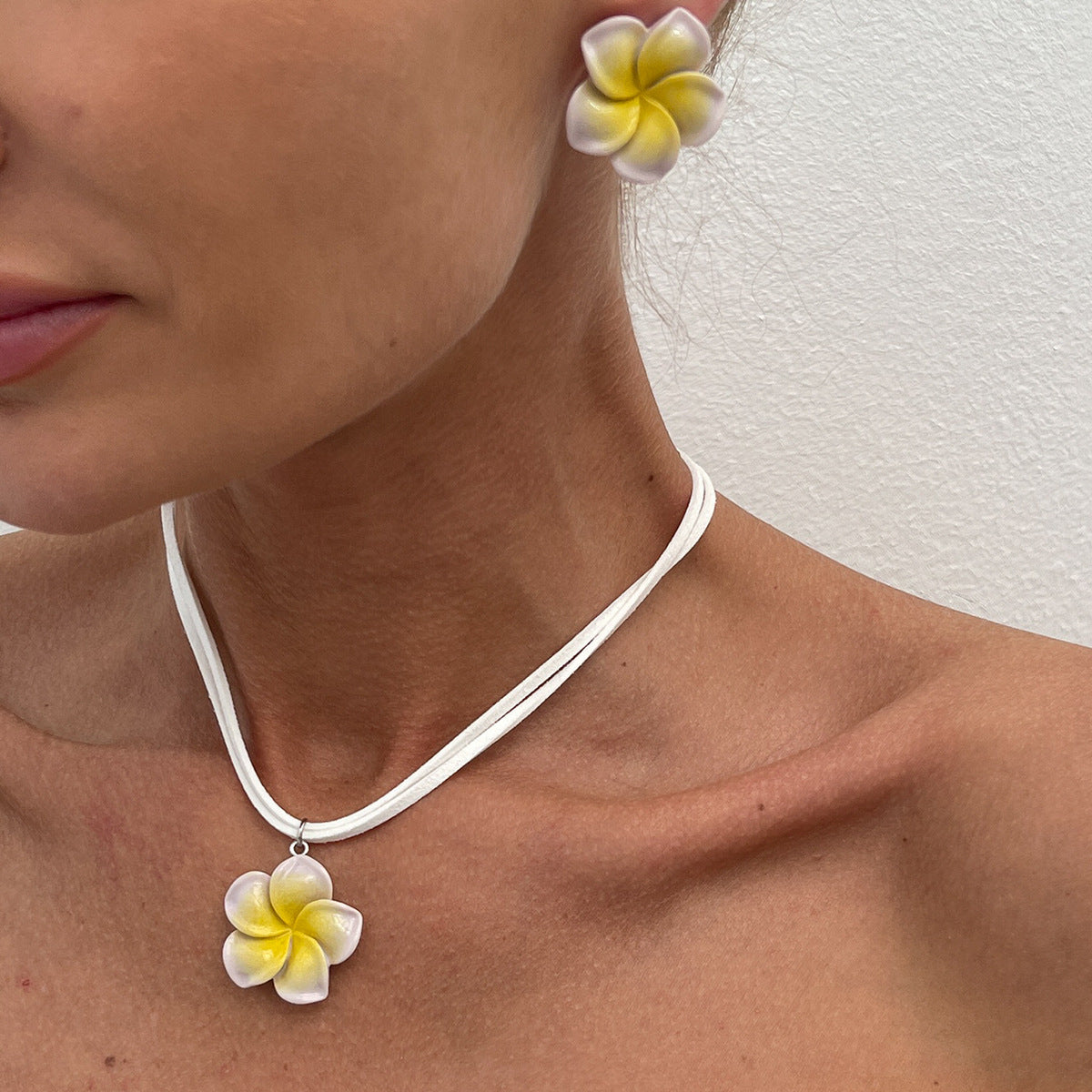 Sweet Floral Acrylic Plated Pendant Necklace for Women
