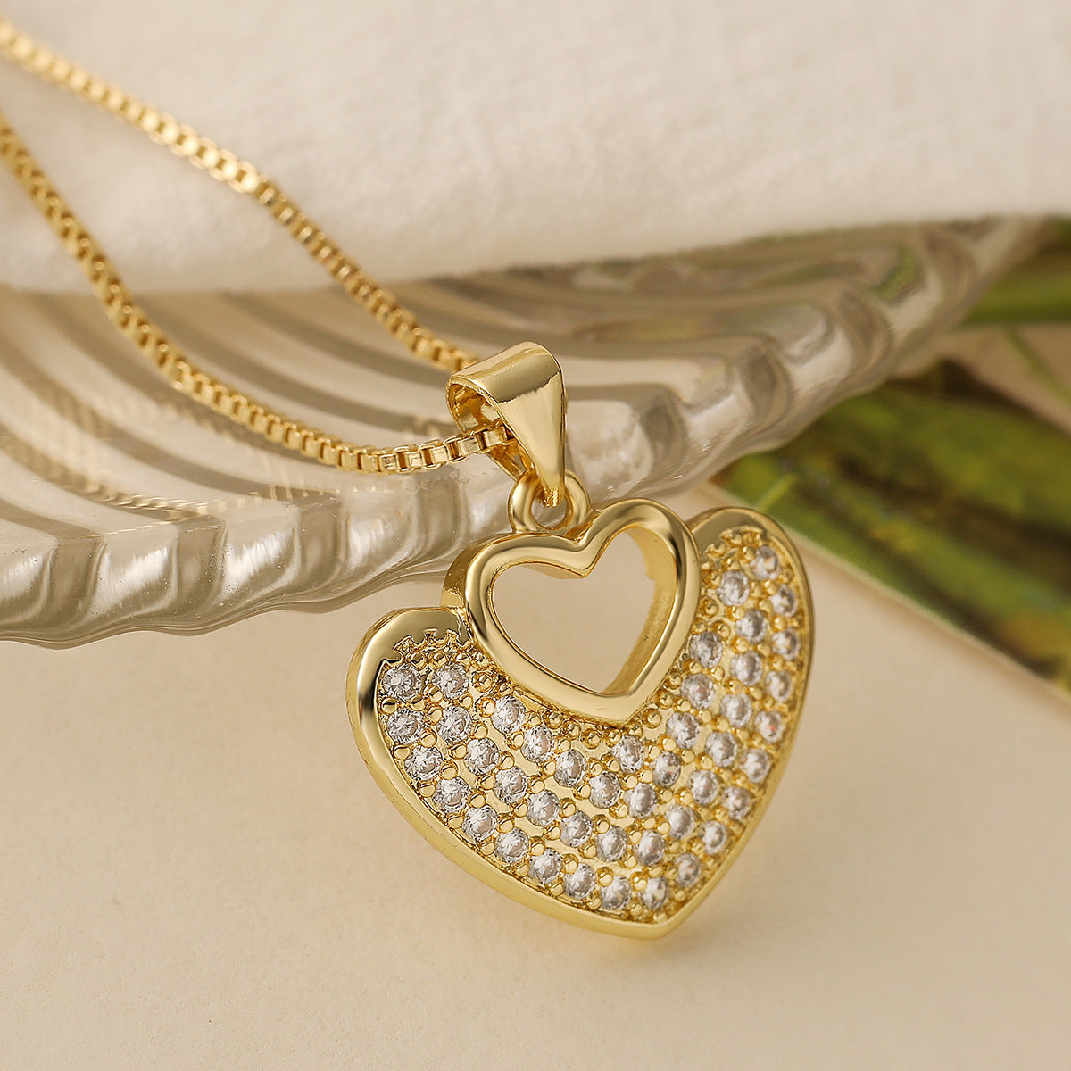 Minimalist Heart-Shaped Copper Pendant Necklace with 18K Gold Plating and Zircon for Women