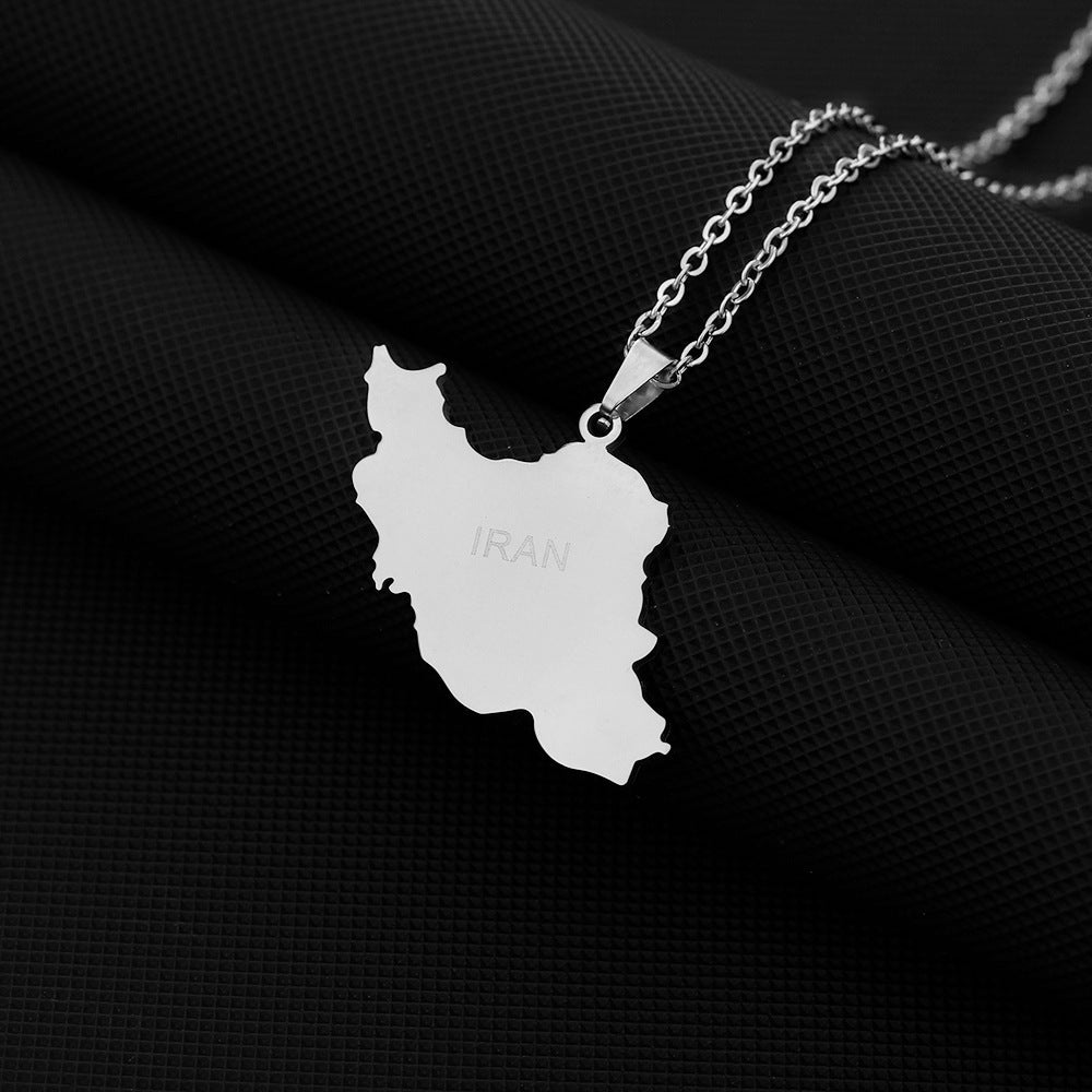 Collana con Pendente Geometrico Etnico in Acciaio Inox con Finitura Smaltata su Catena ad Anelli