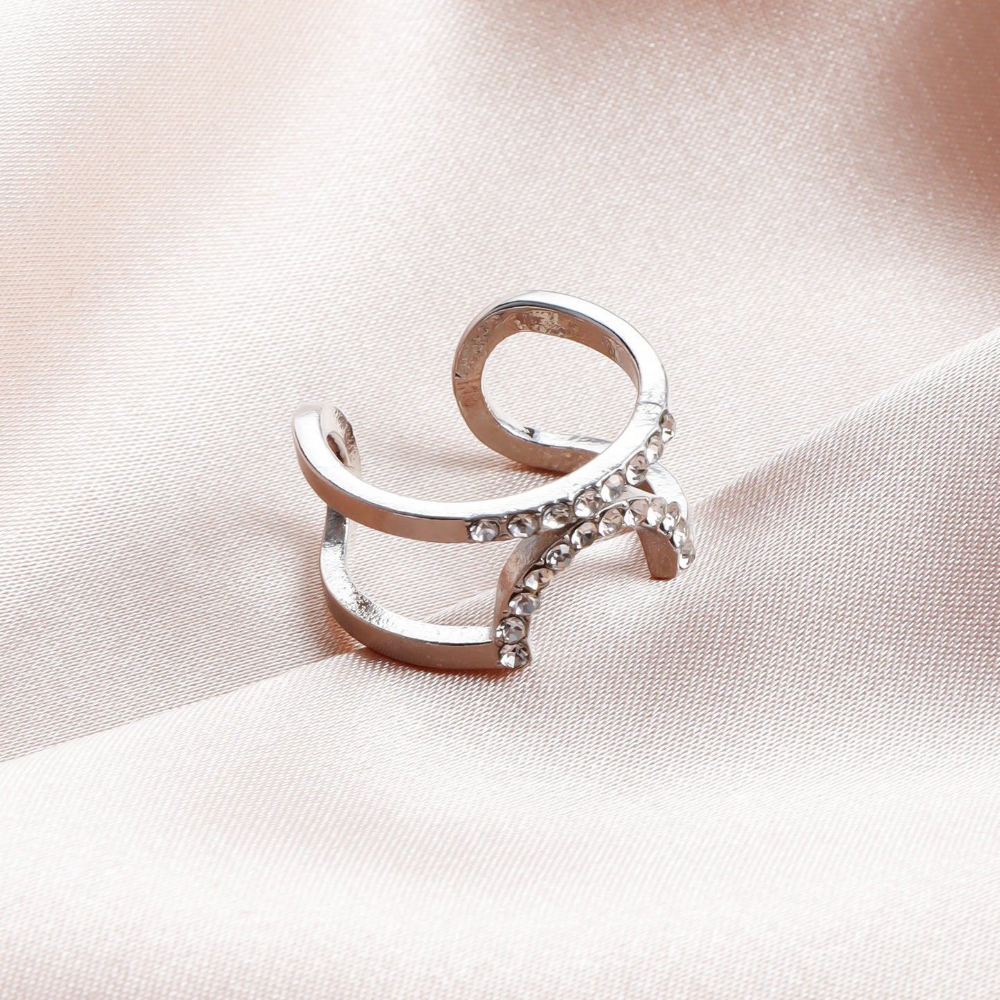 Anillo abierto de lujo geométrico con diamantes de imitación para mujer con acabado de metal chapado y diseño en forma de U