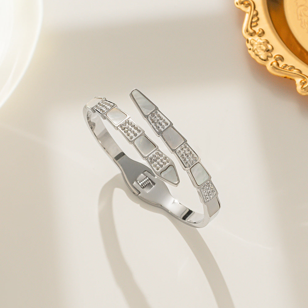 Minimalist Oval Shell Design Titanium Steel Snake Chain Bracelet for Women with Hypoallergenic Plating Finish