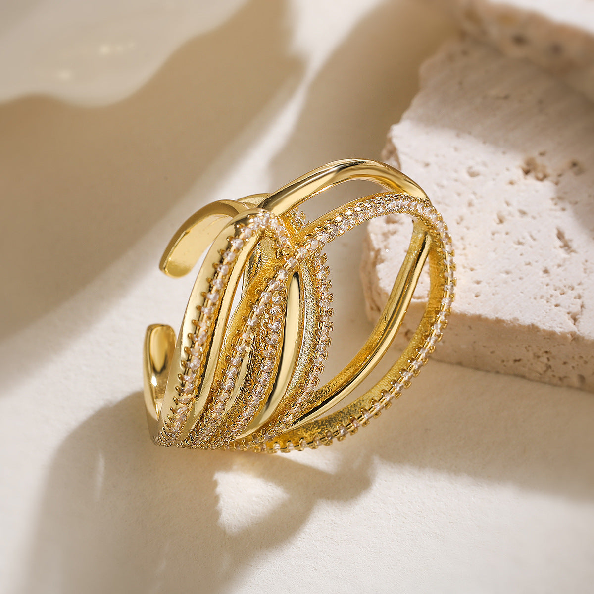 Anello in Rame dalla Forma Geometrica Irregolare, Placcato Oro 18K, con Intarsio di Zirconi, da Donna, Fascia di Tendenza