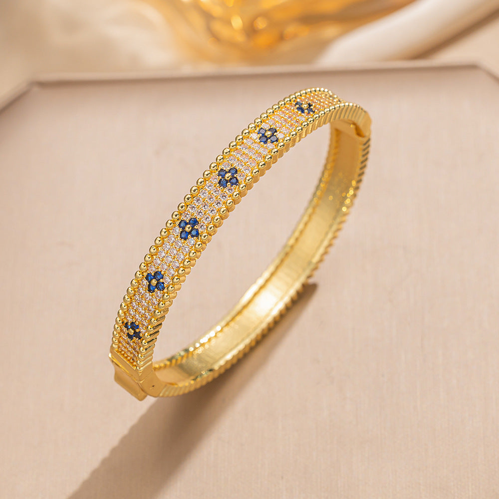 Elegante Set di Lusso: Orecchini, Collana e Anello in Rame Placcato Oro con Zirconi a Cuore Incastonati, con Catena a O, per Donne