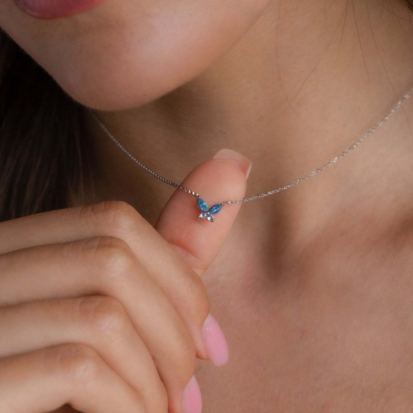 Butterfly-Shaped Titanium Steel Necklace with Rhinestone Inlay for Women, Pink-Toned Fashionable Pendant Necklace