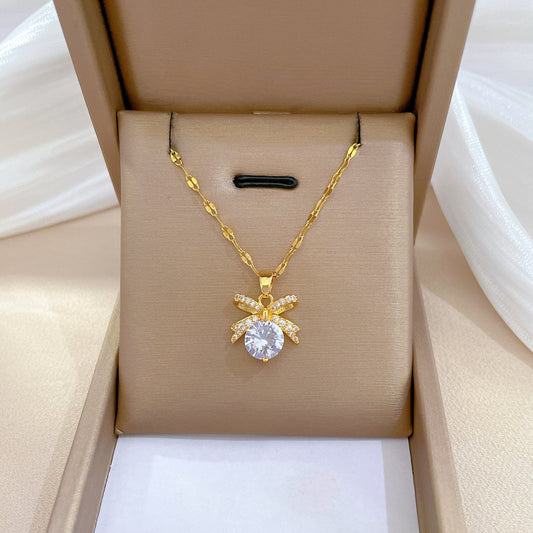 Collar de lujo con colgante de mariposa de acero de titanio para mujer con diseño geométrico y delicada cadena de medallón