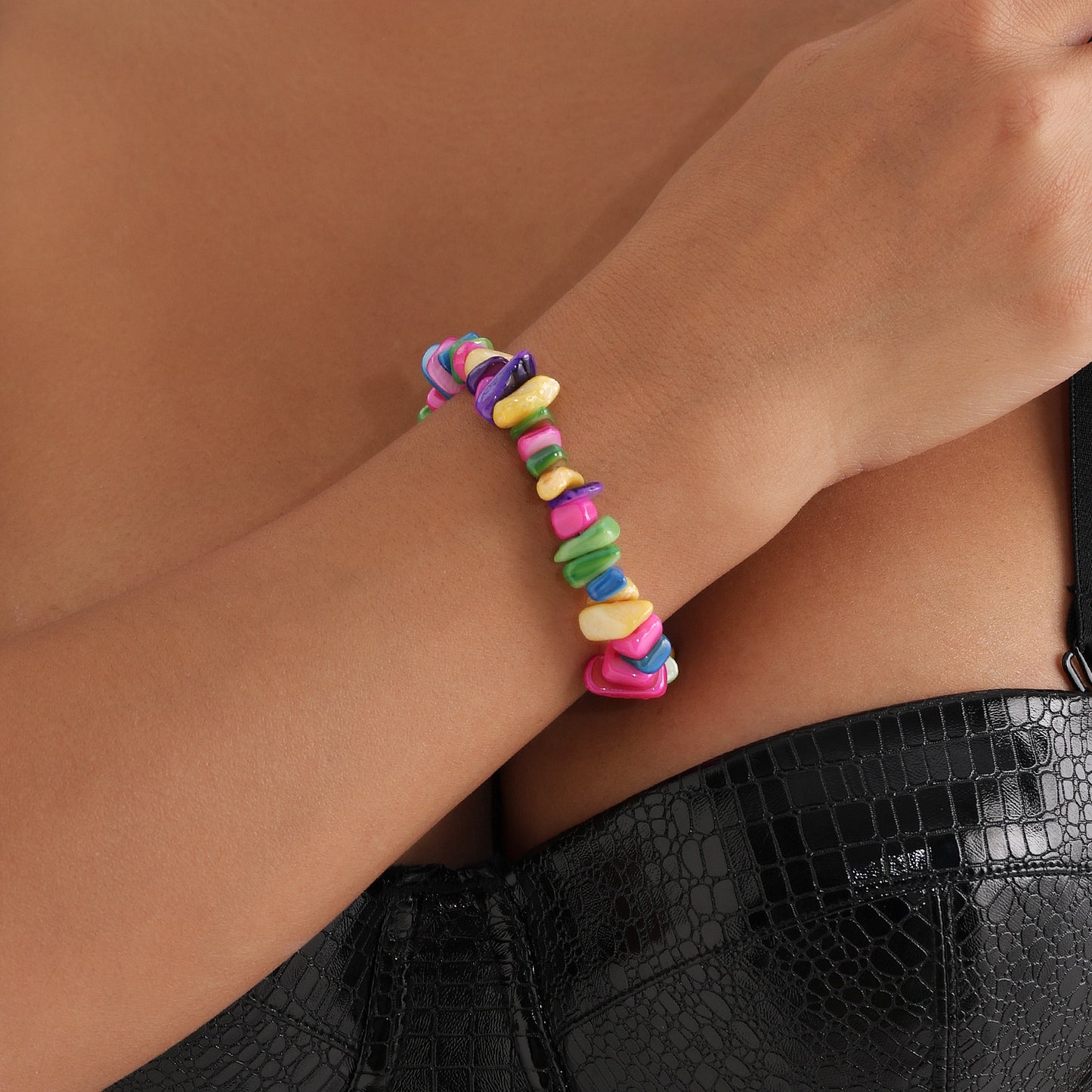 Collar Minimalista de Conchas Irregulares de Colores con Acabado Bañado y Estilo Cadena de Clavícula para Mujer