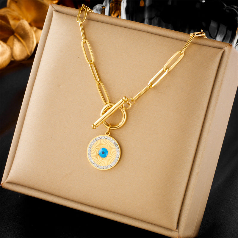 Collana girocollo minimalista con ciondolo a farfalla di perle, dettagli a cuore con strass, catena in acciaio inossidabile, nappe decorative, design multistrato da donna