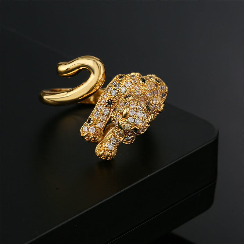 Anello alla moda con ghepardo geometrico in rame placcato oro 18 carati e zirconi AAA micro-incastonati