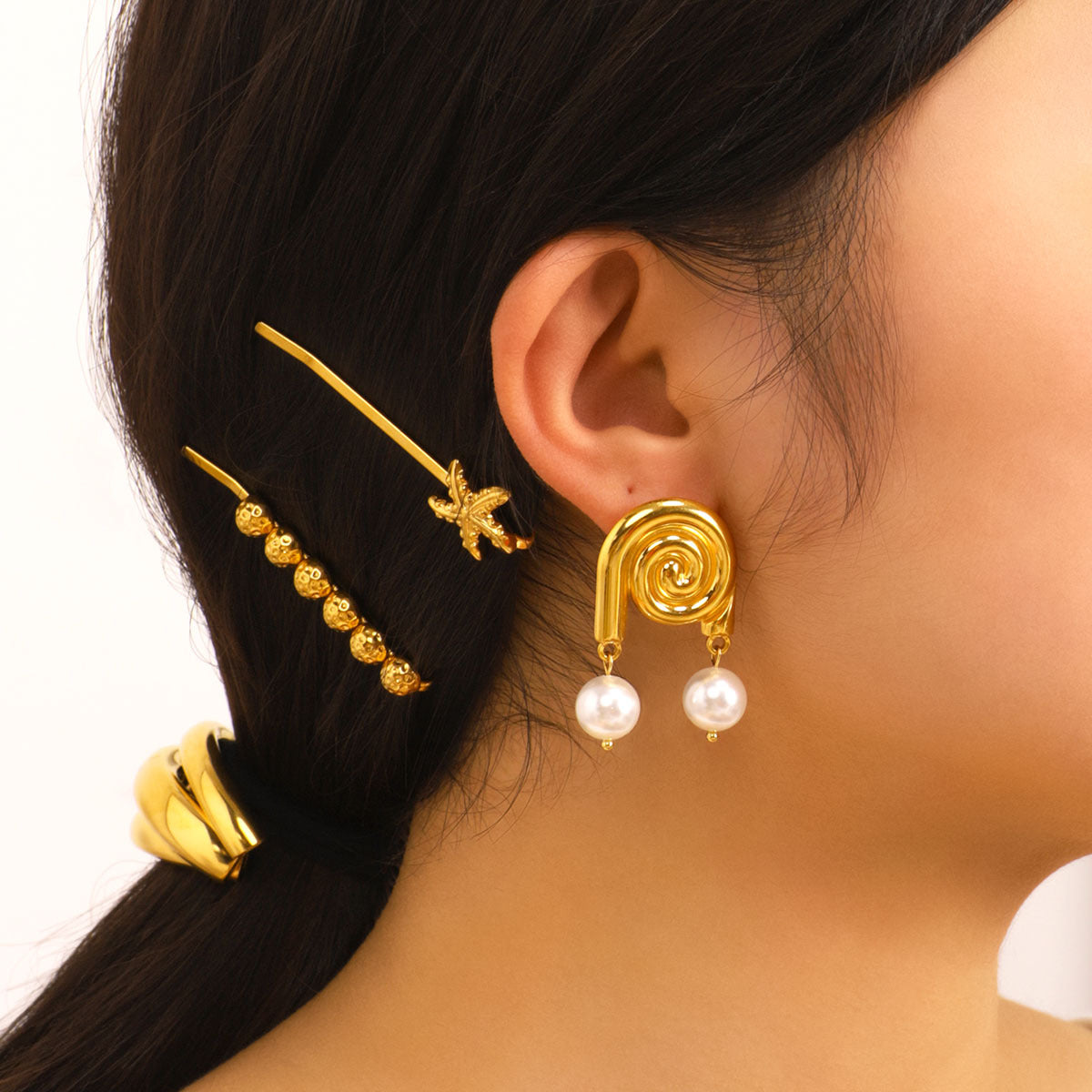 Minimalist Geometric Stainless Steel Sea Shell Pearl Stud Earrings for Women with 18K Gold Plating