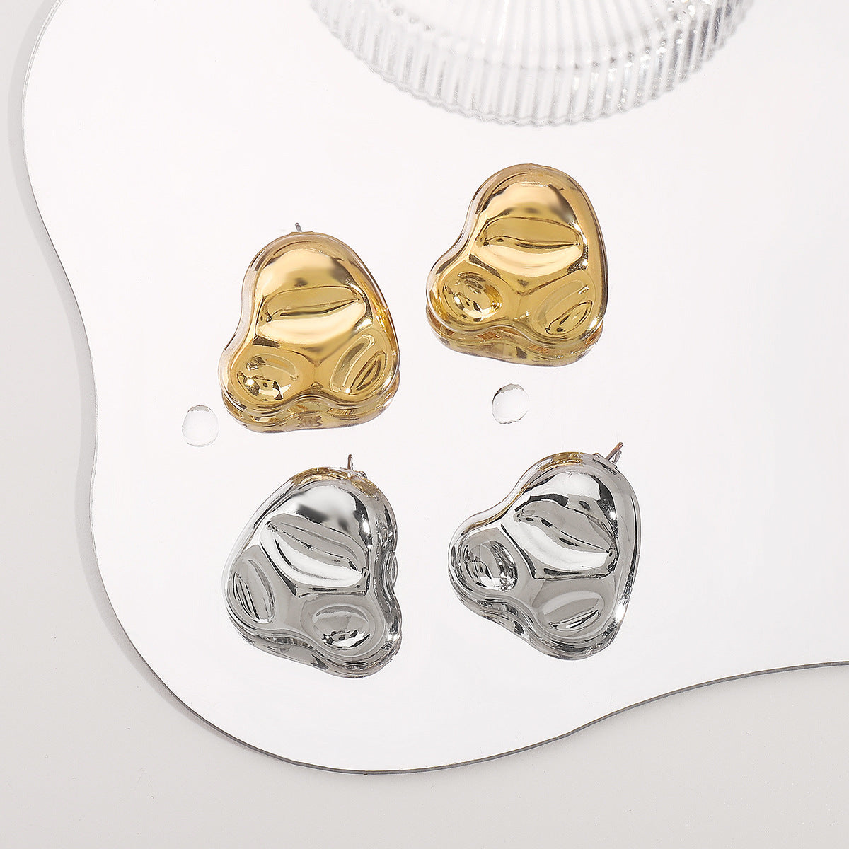 Orecchini a perno da donna minimalisti geometrici irregolari testurizzati in metallo con finitura galvanizzata