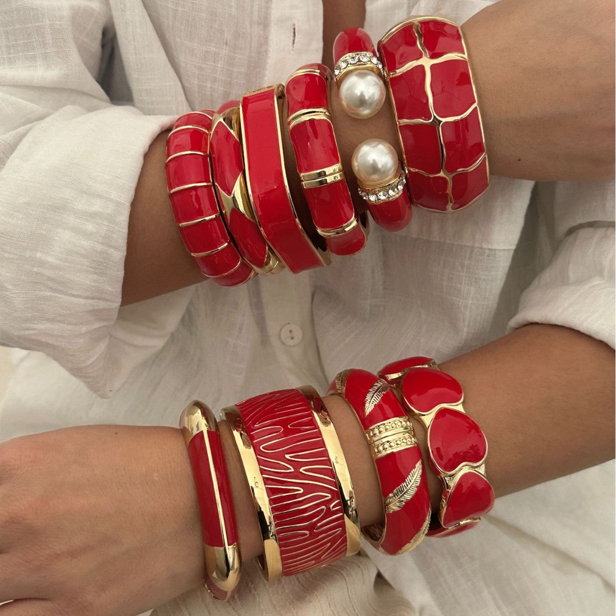 Bracciale in lega geometrico con smalto rosso lussuoso ed elegante