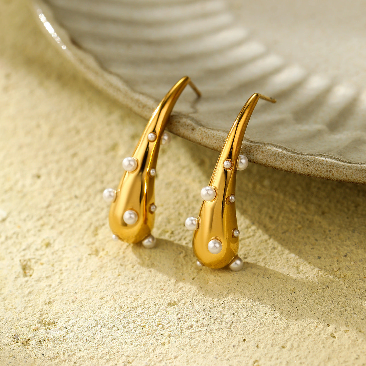 Pendientes de Acero de Titanio con Forma de Lágrima de Estilo Vintage con Acabado Chapado para Mujer — Joyería Delicada Hipoalergénica de Acero Inoxidable para Uso Diario