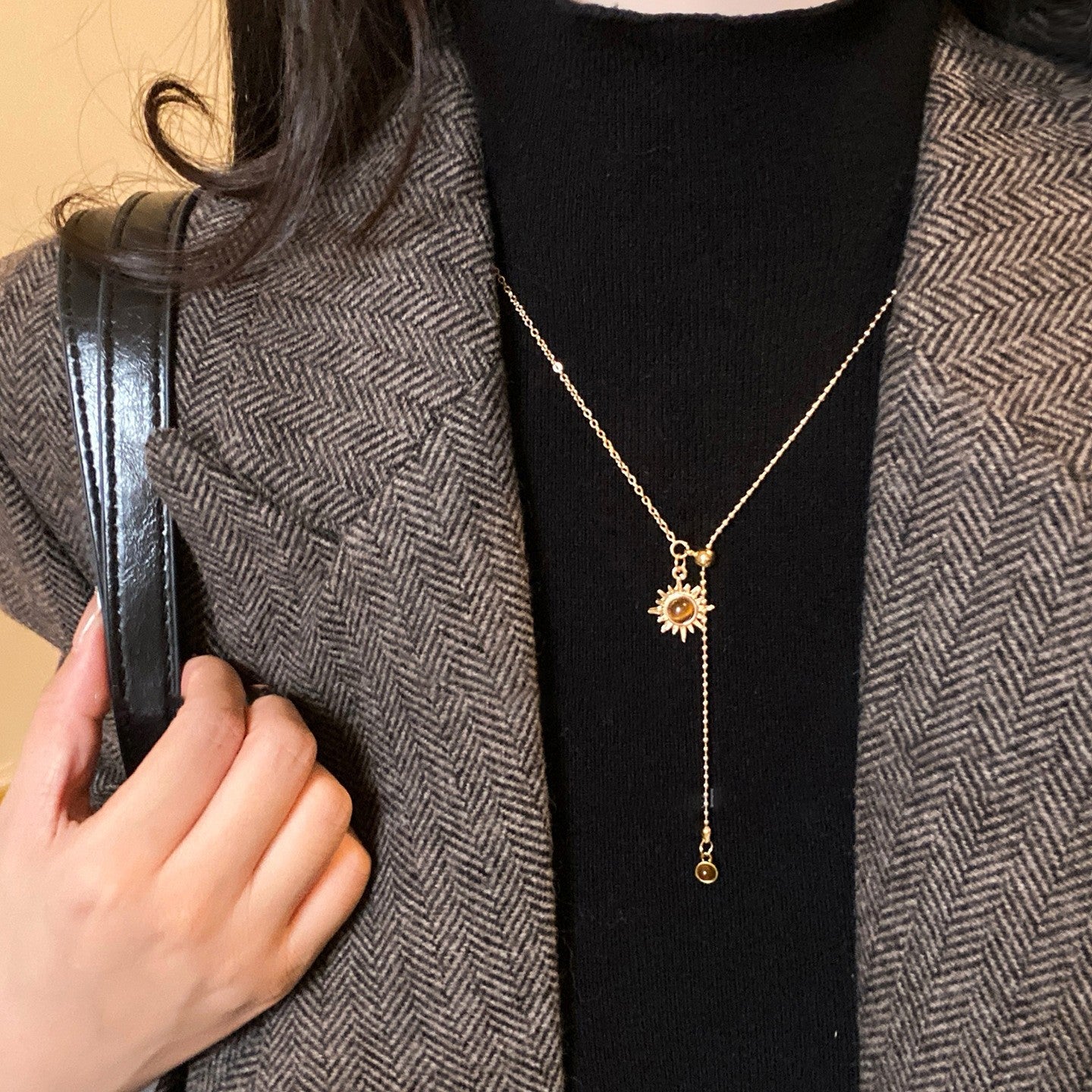 Collana con ciondolo geometrico minimalista in rame placcato da donna, catena maglione di lusso leggera